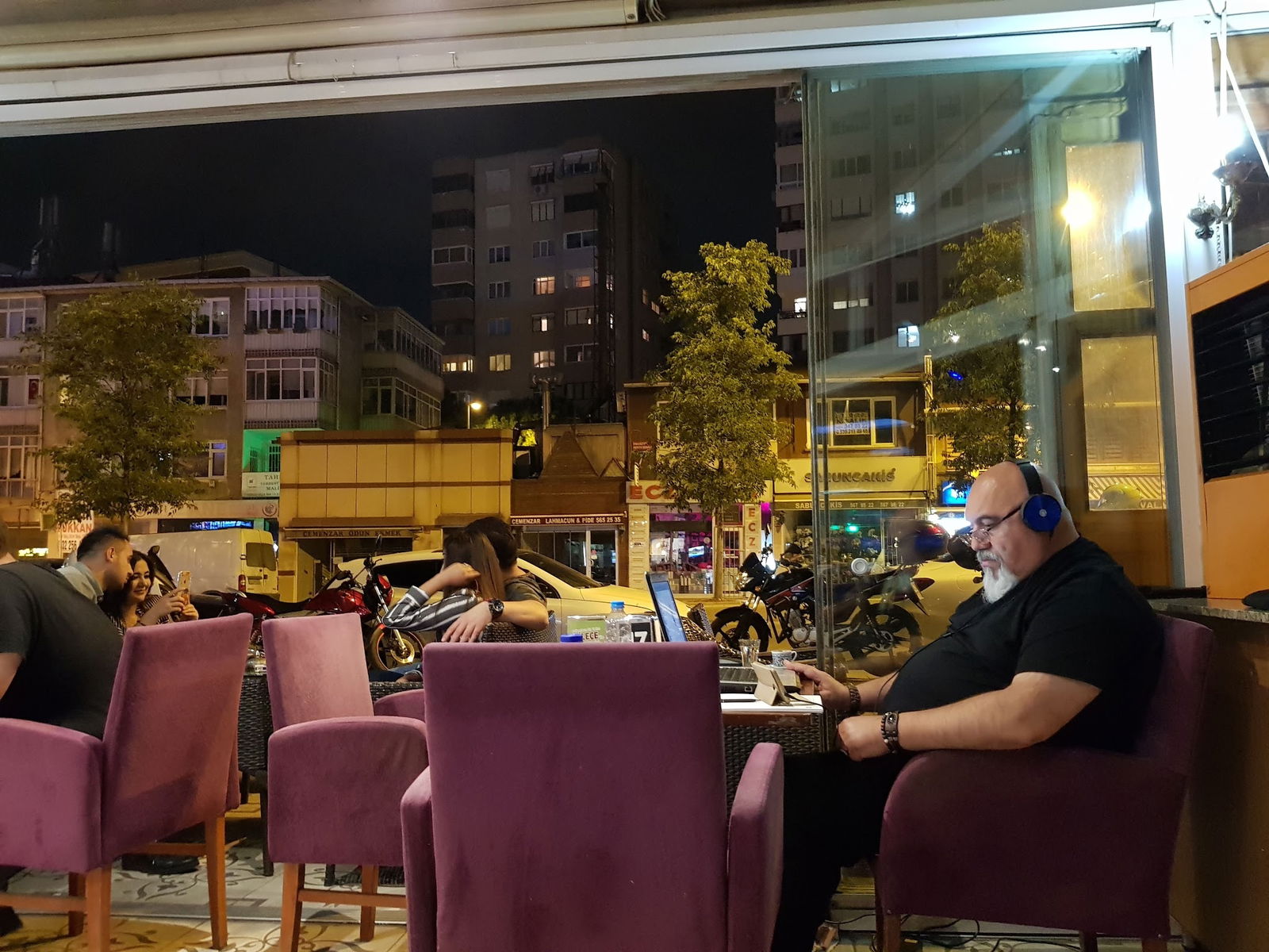 Bi'Kahve Cafe & Restaurant