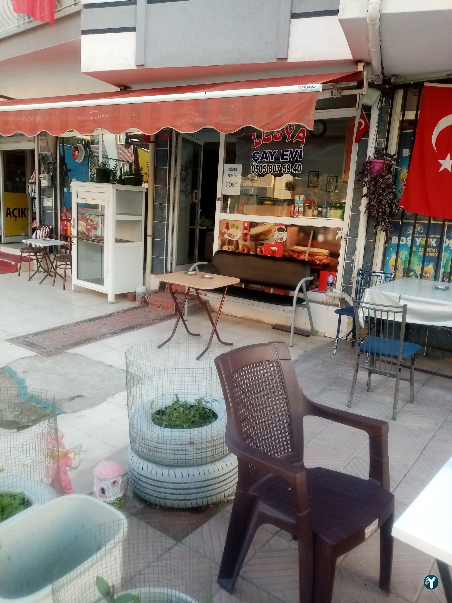 Mani̇sa Staj Ve Çiraklik Mağdurlari Derneği̇ Lesya Çay Evi̇
