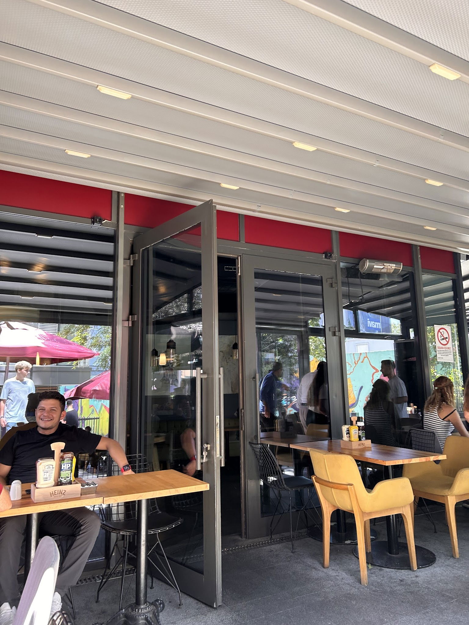 Nefist Cafe & Restaurant