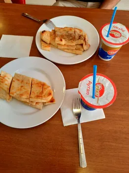 İstanbul Kır Pidesi Ve Börek Salonu resimleri