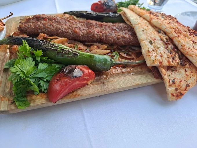 Garson Şükrü Aile Restaurant