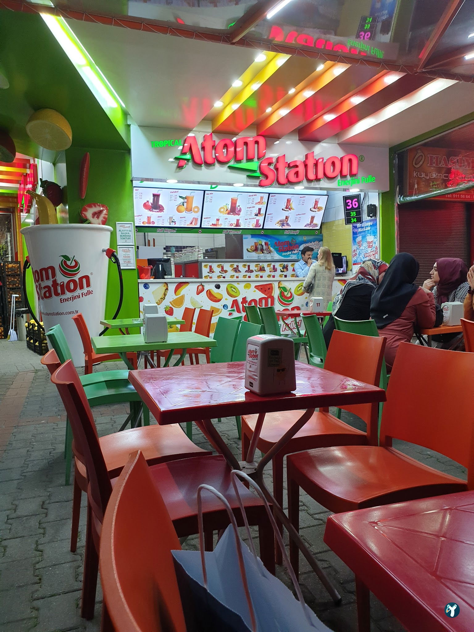 Vitamin Tropicana Cafe
