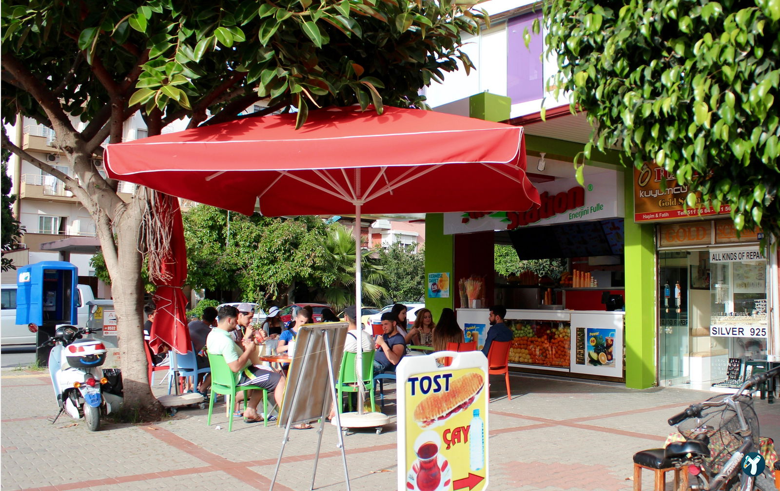 Vitamin Tropicana Cafe