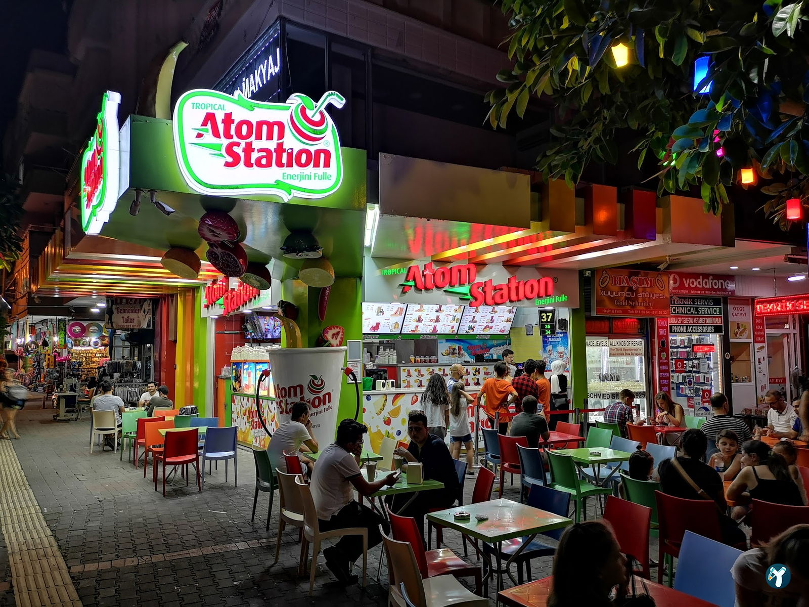 Vitamin Tropicana Cafe