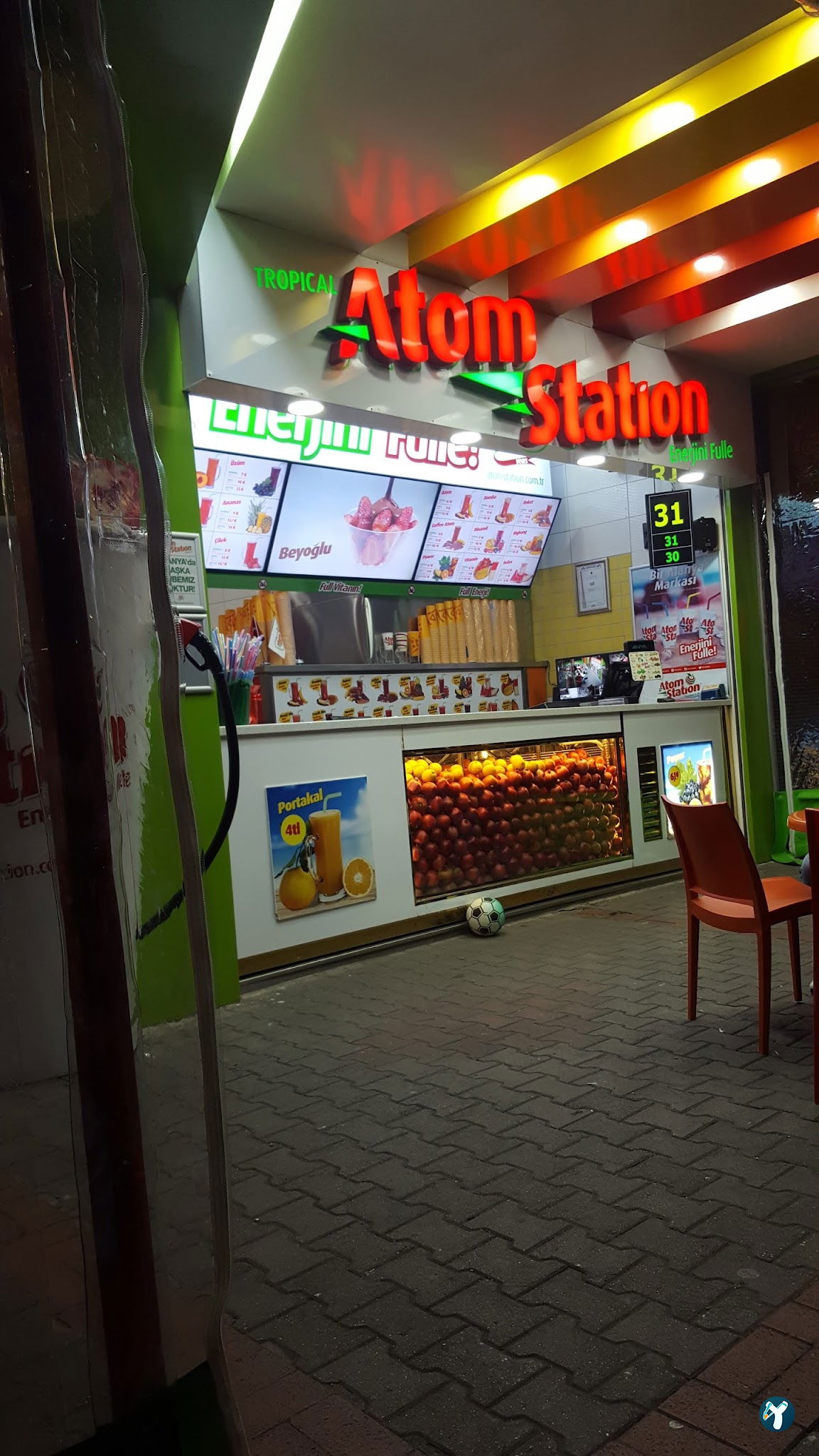 Vitamin Tropicana Cafe