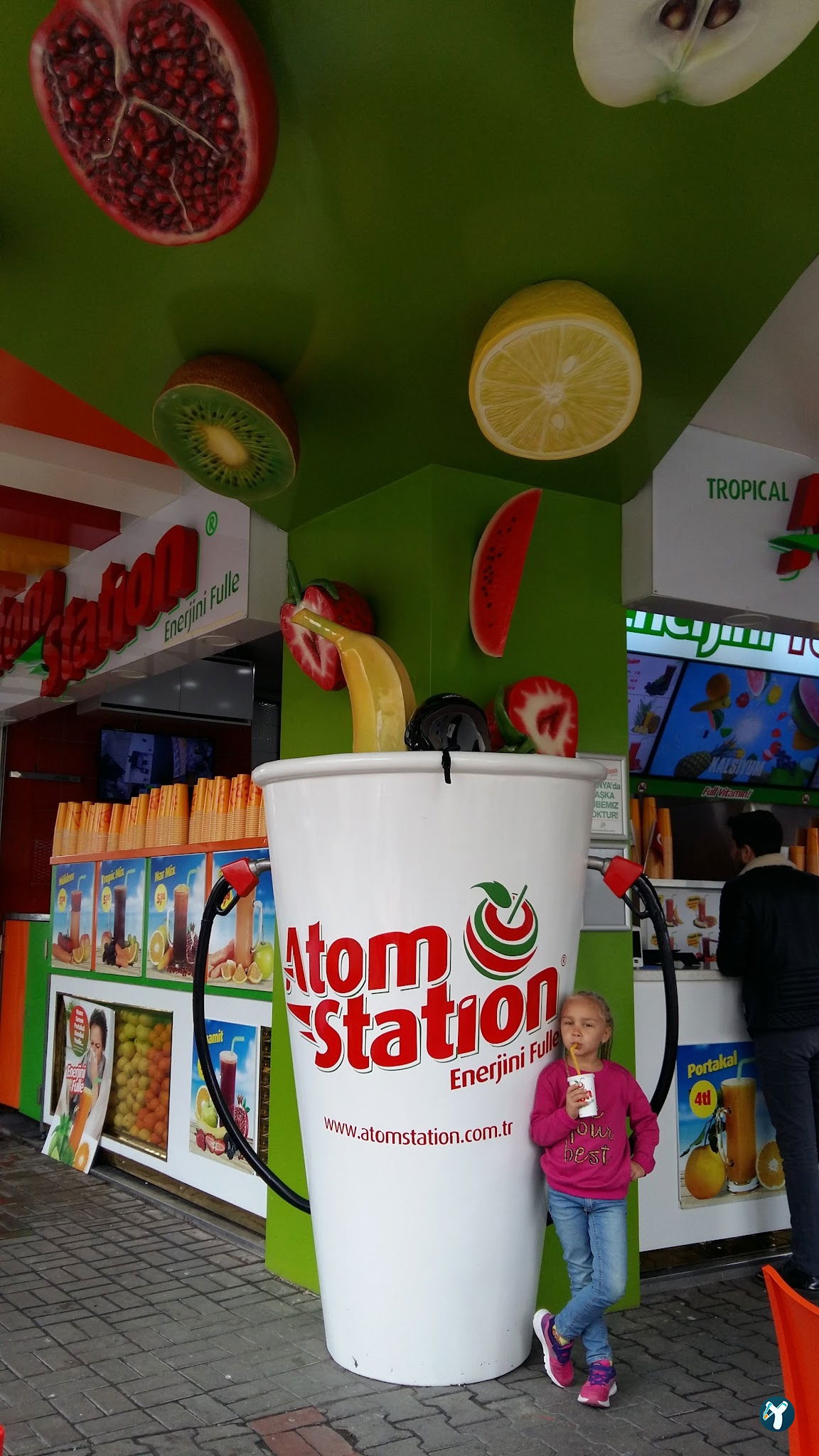 Vitamin Tropicana Cafe