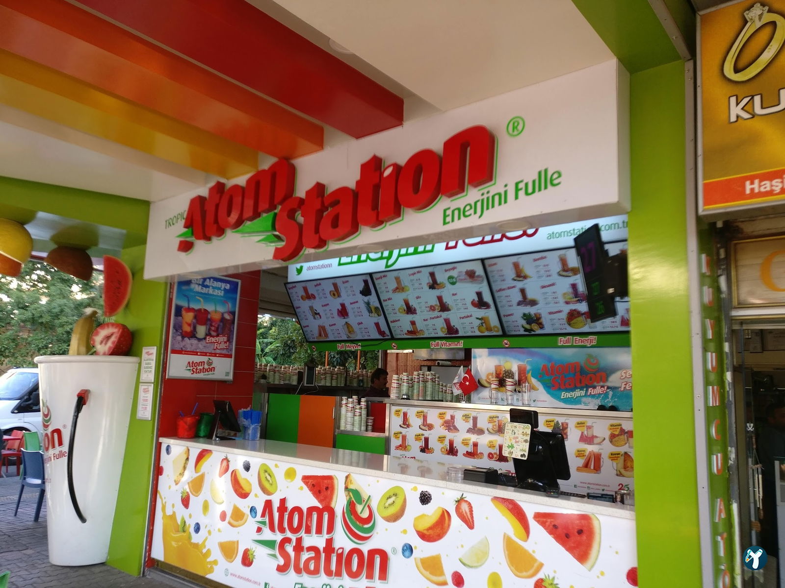 Vitamin Tropicana Cafe