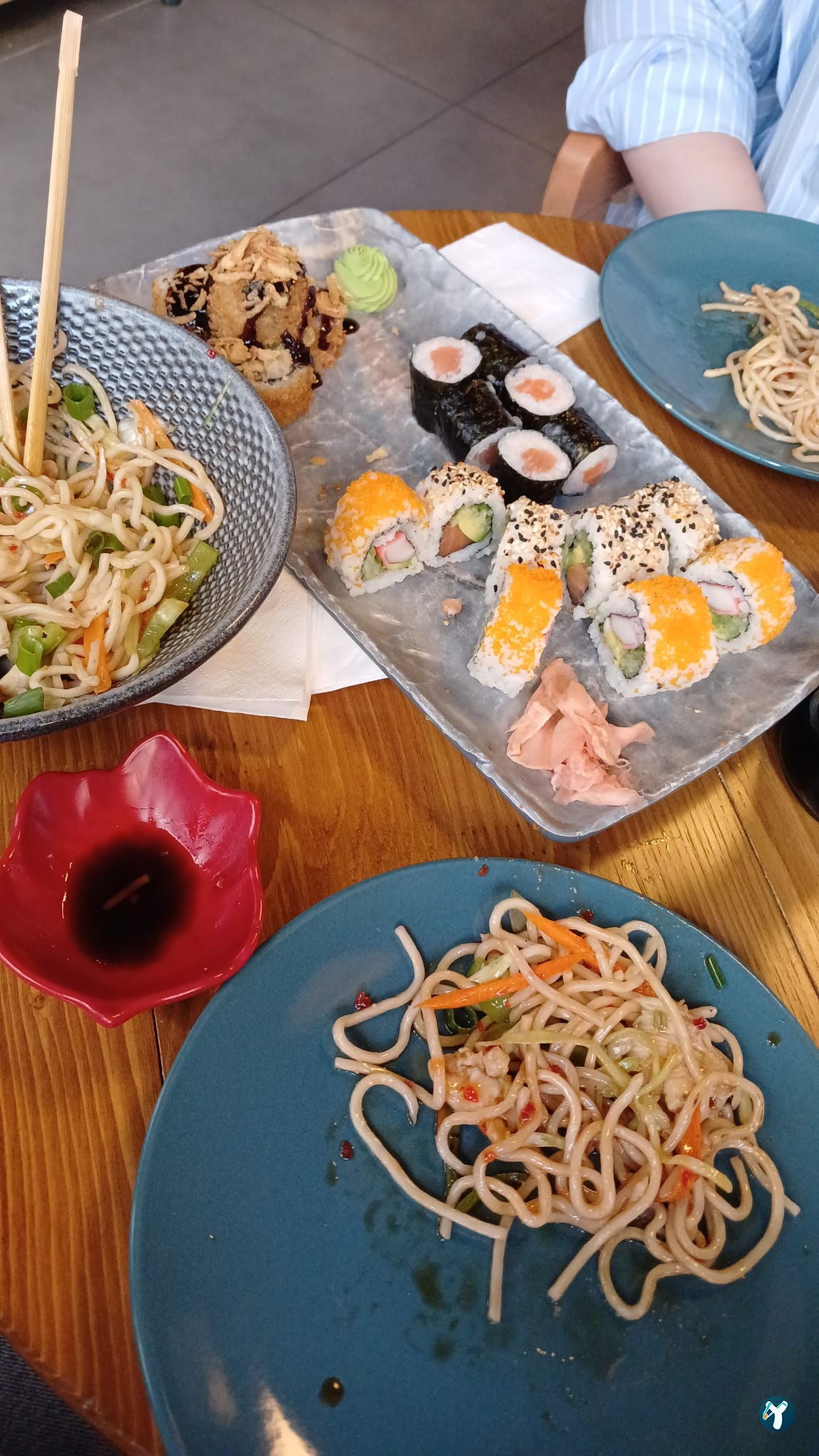 Hai Hai Sushi Bar & Asian Kitchen