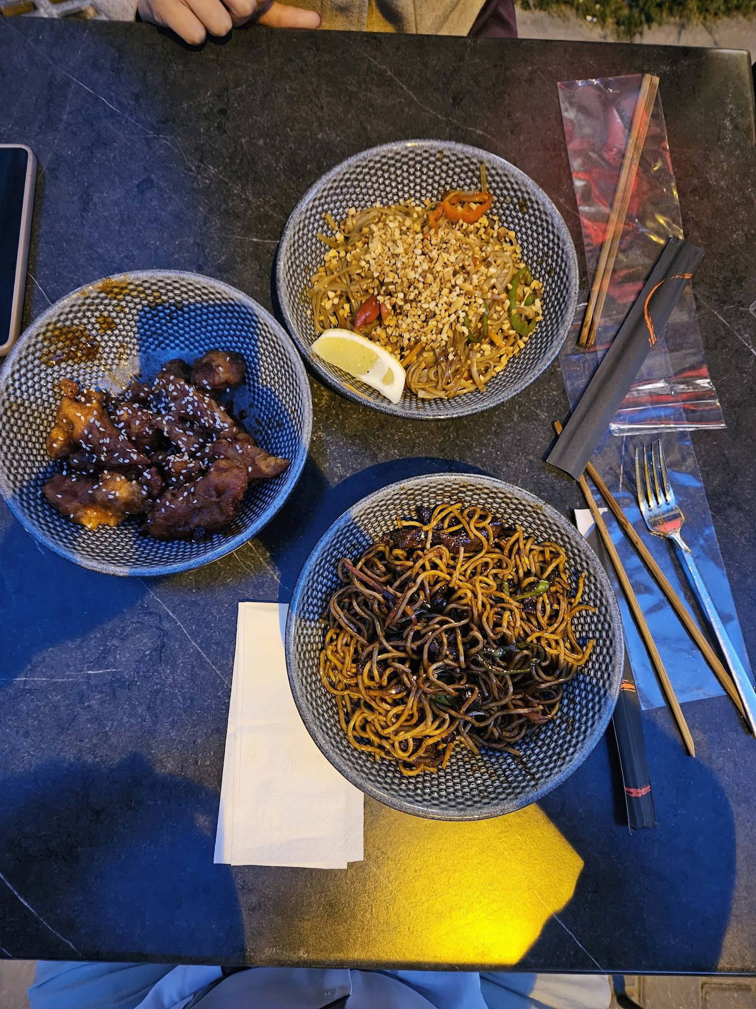 Hai Hai Sushi Bar & Asian Kitchen