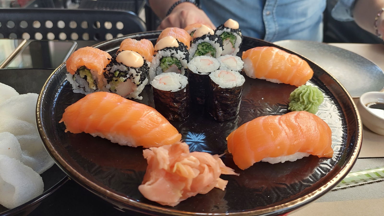 Hai Hai Sushi Bar & Asian Kitchen