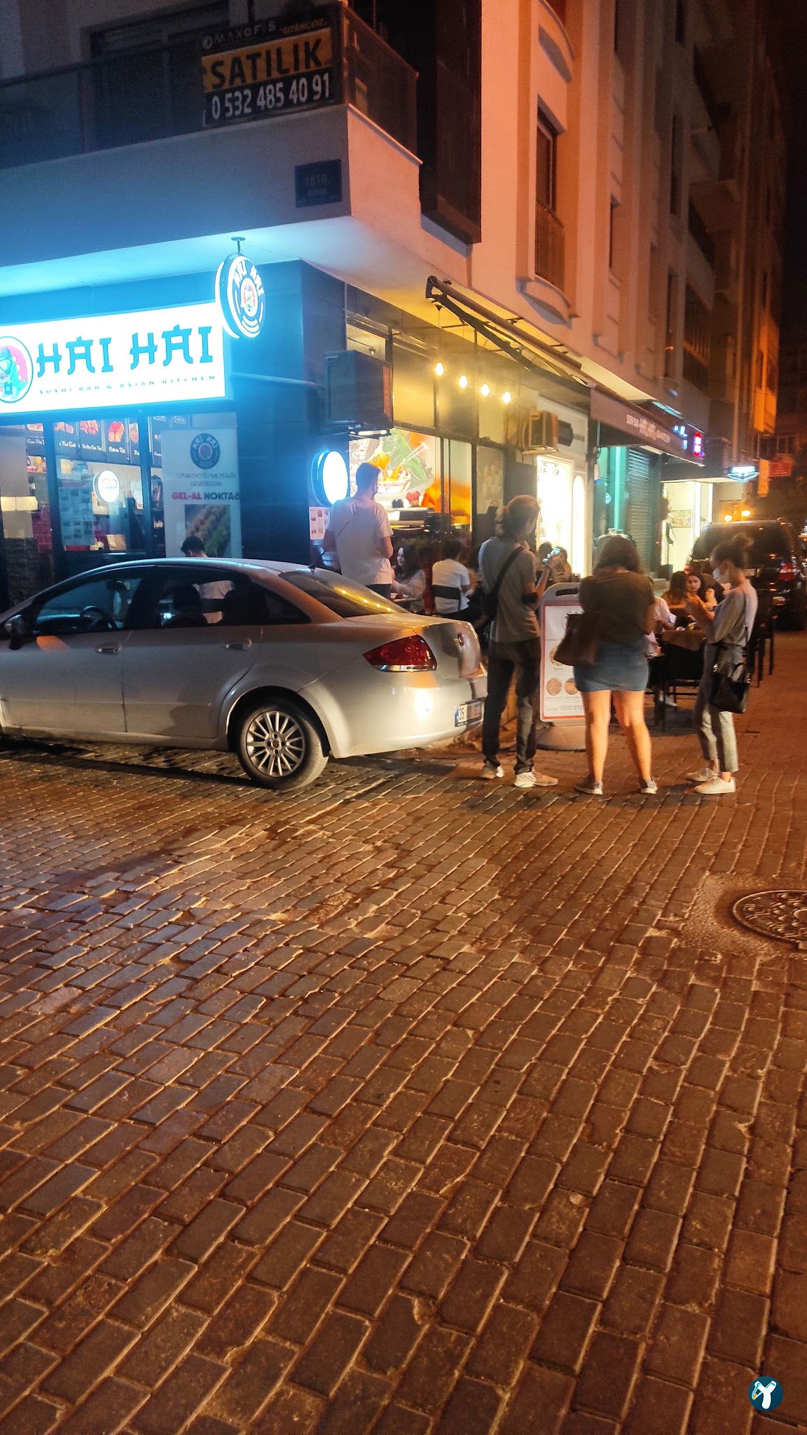 Hai Hai Sushi Bar & Asian Kitchen