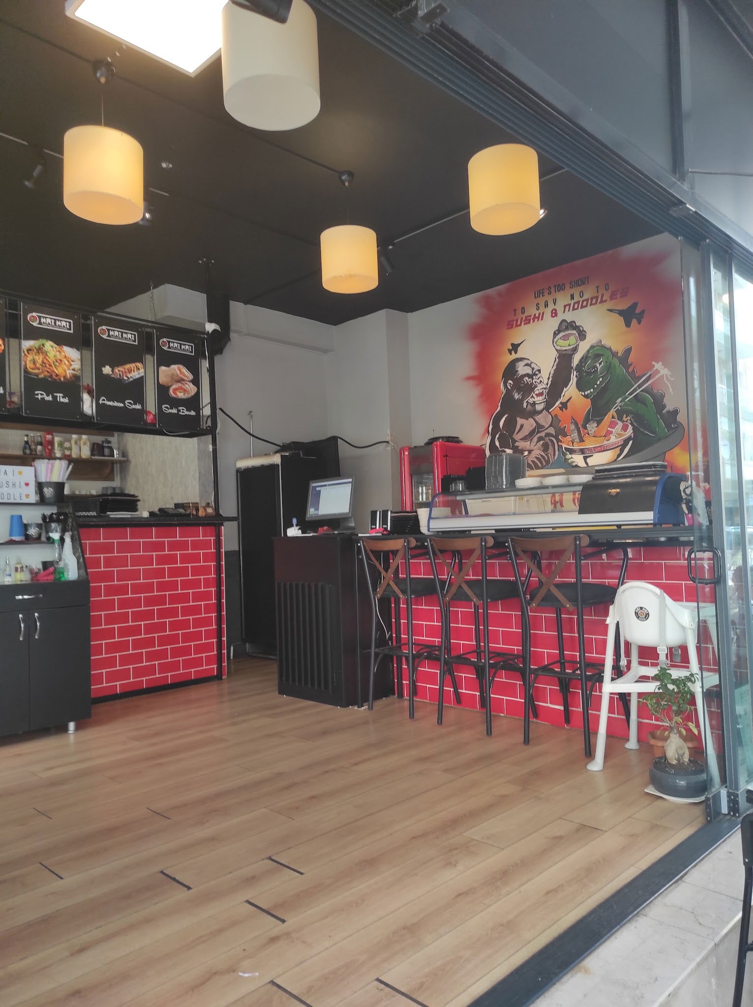 Hai Hai Sushi Bar & Asian Kitchen