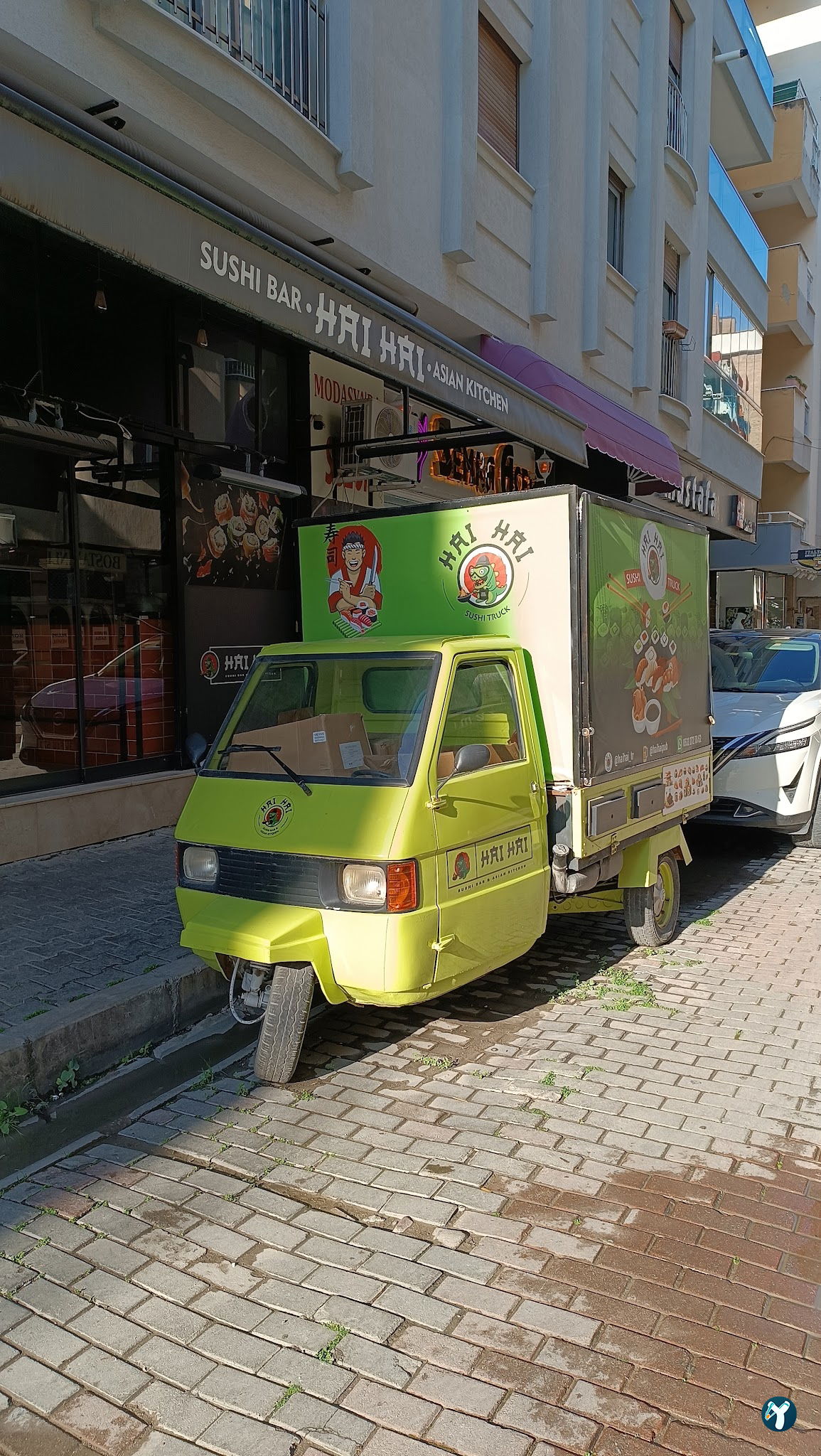 Hai Hai Sushi Bar & Asian Kitchen