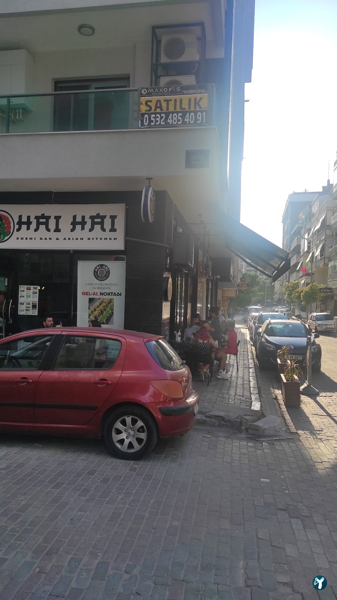 Hai Hai Sushi Bar & Asian Kitchen