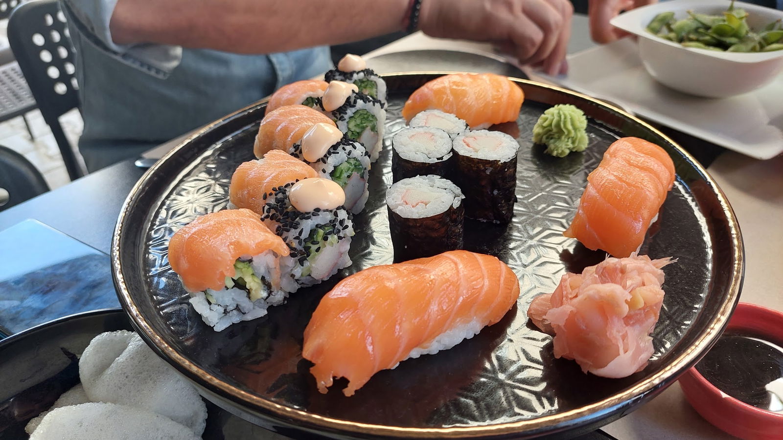 Hai Hai Sushi Bar & Asian Kitchen