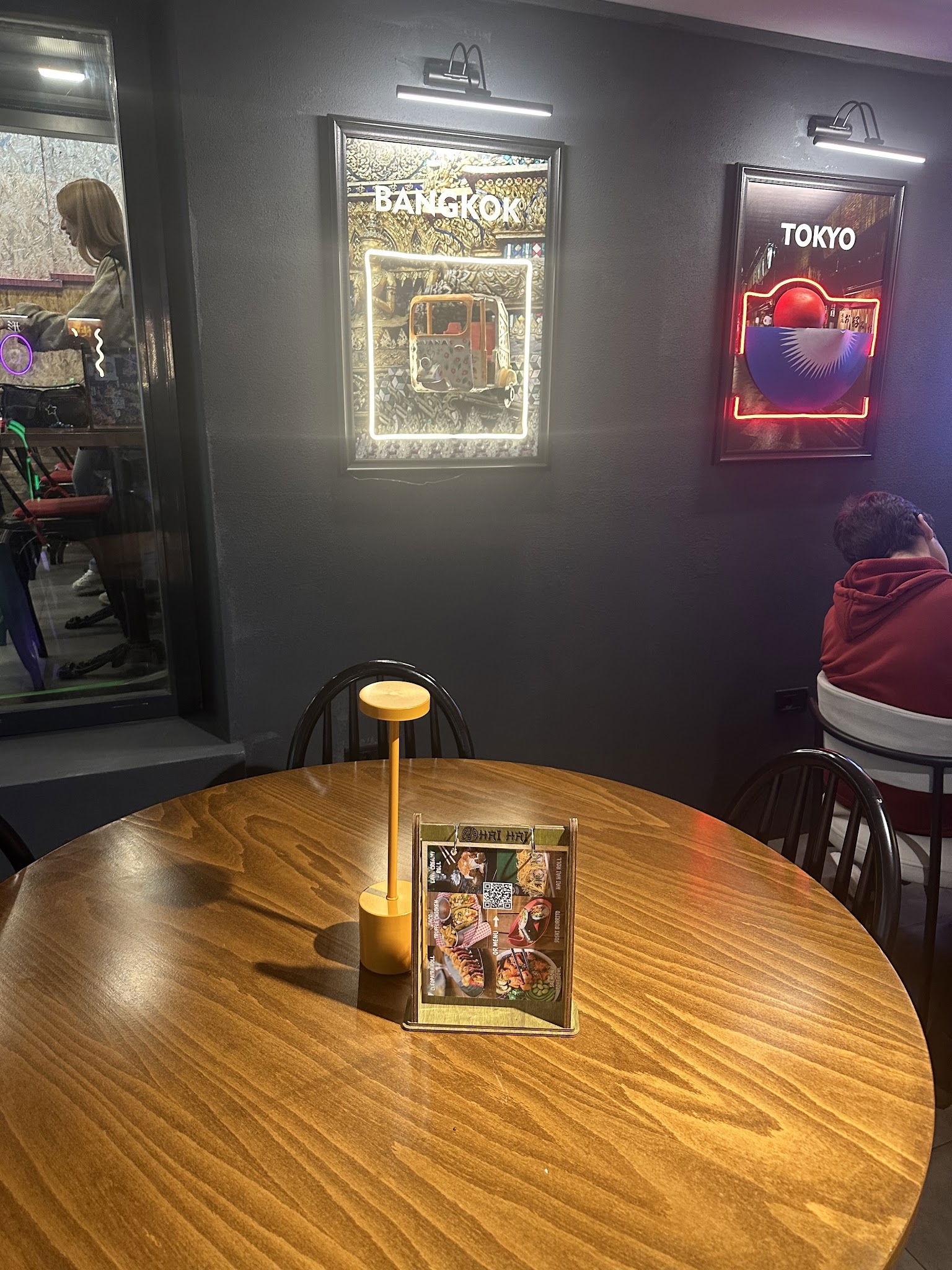 Hai Hai Sushi Bar & Asian Kitchen