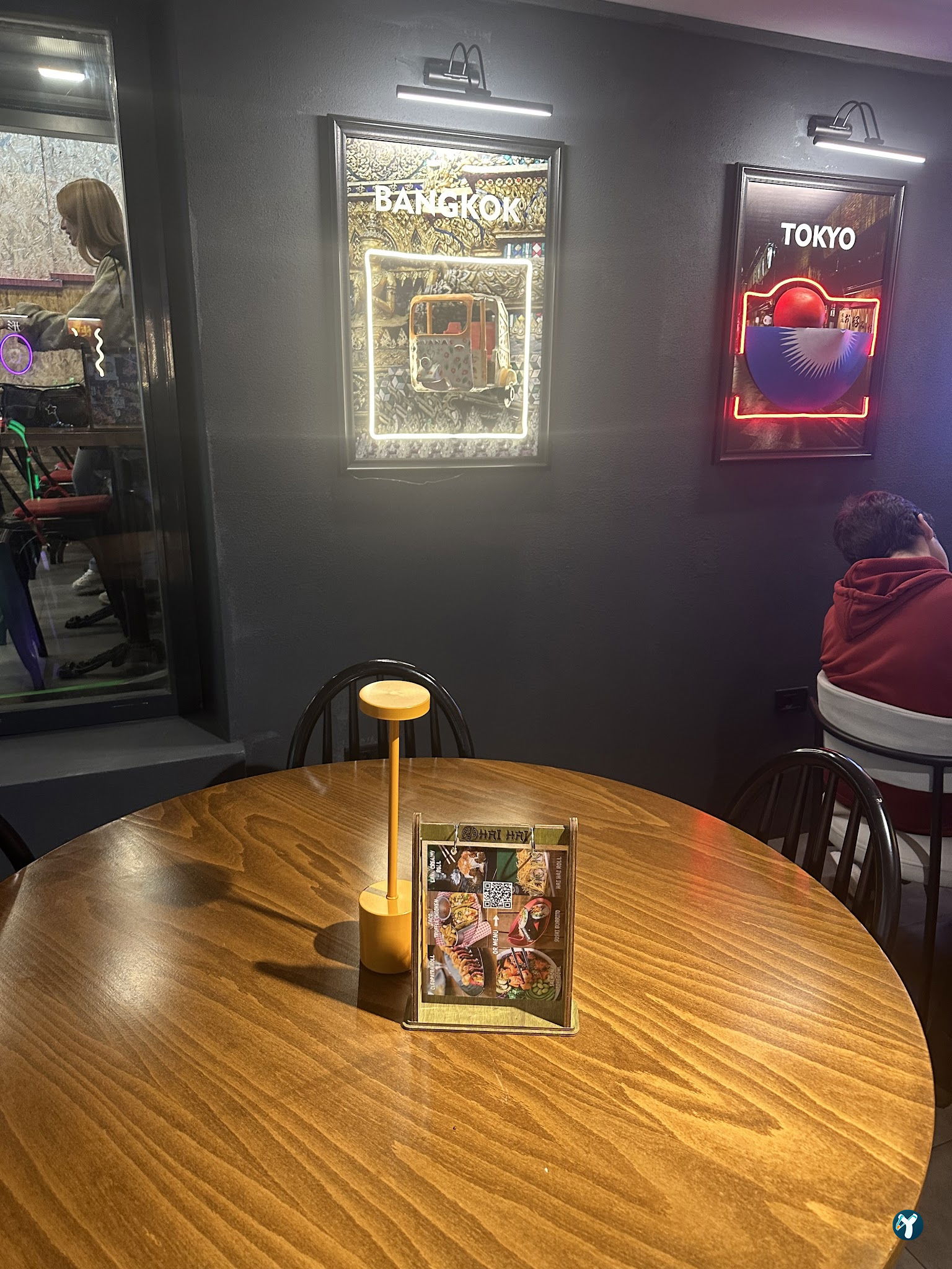 Hai Hai Sushi Bar & Asian Kitchen