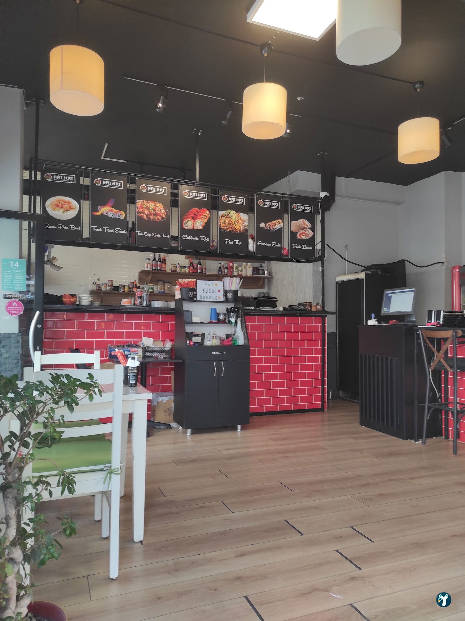 Hai Hai Sushi Bar & Asian Kitchen