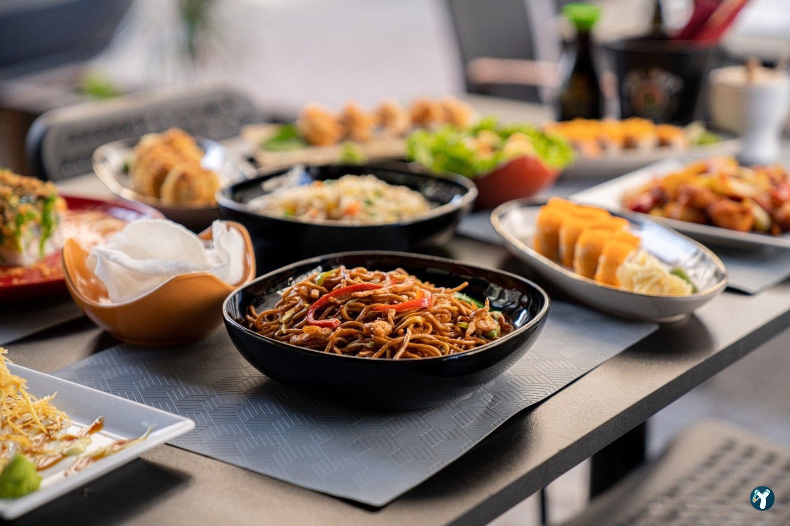 Hai Hai Sushi Bar & Asian Kitchen