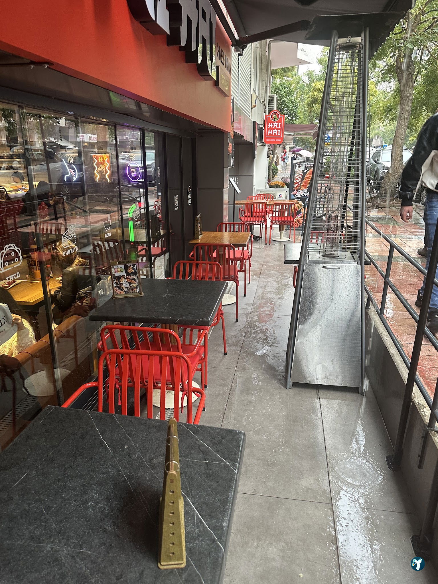 Hai Hai Sushi Bar & Asian Kitchen