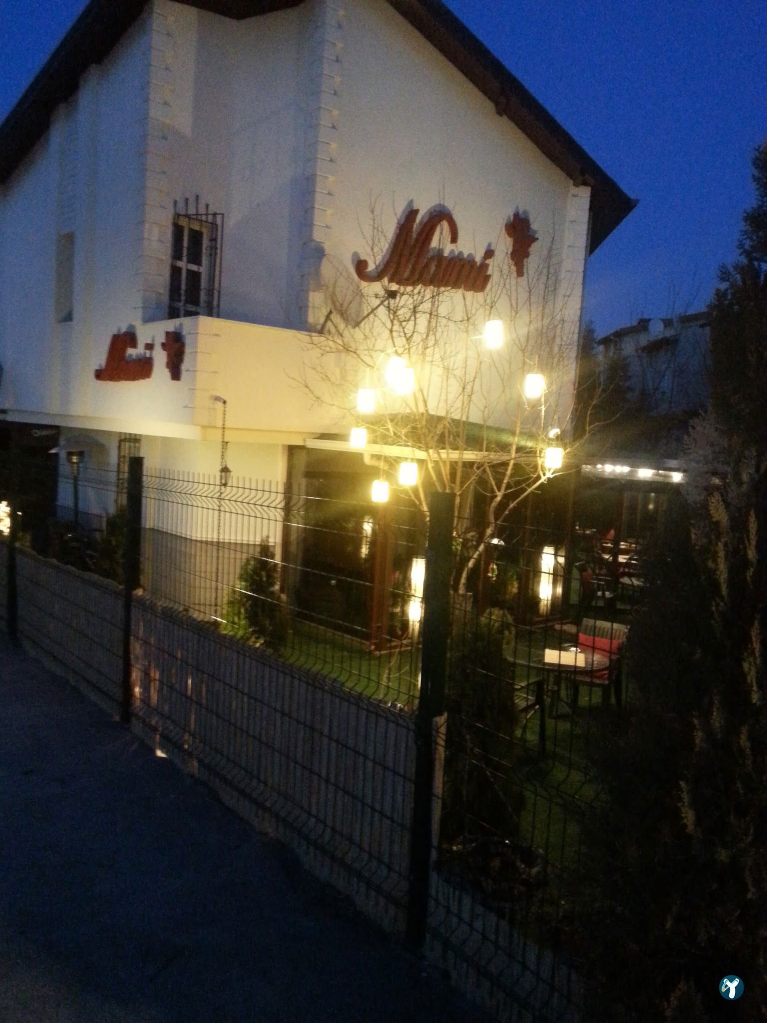 Mami Boutique& Restaurant