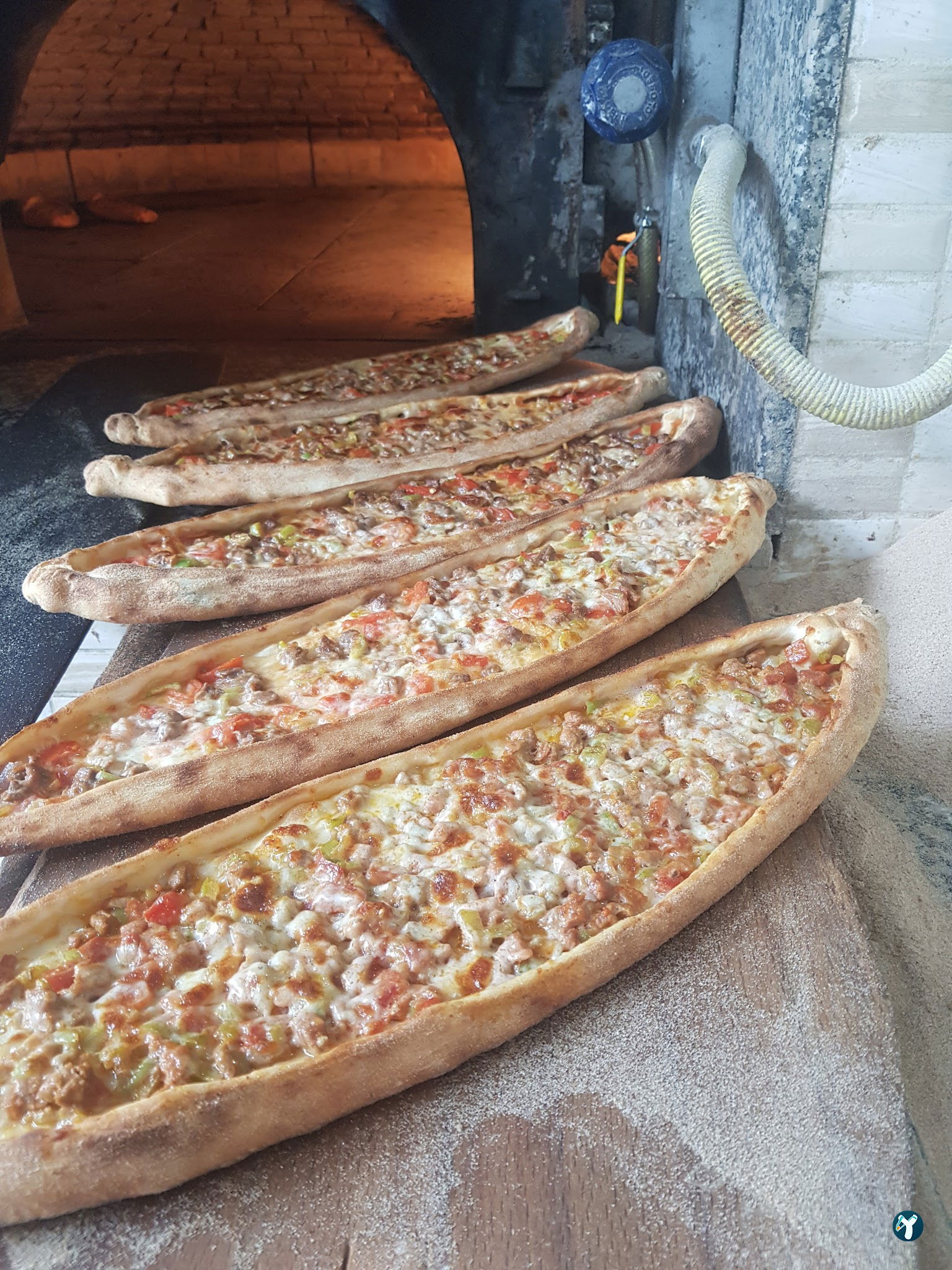 Hira Kebap Pide Lahmacun Ve Döner Salonu