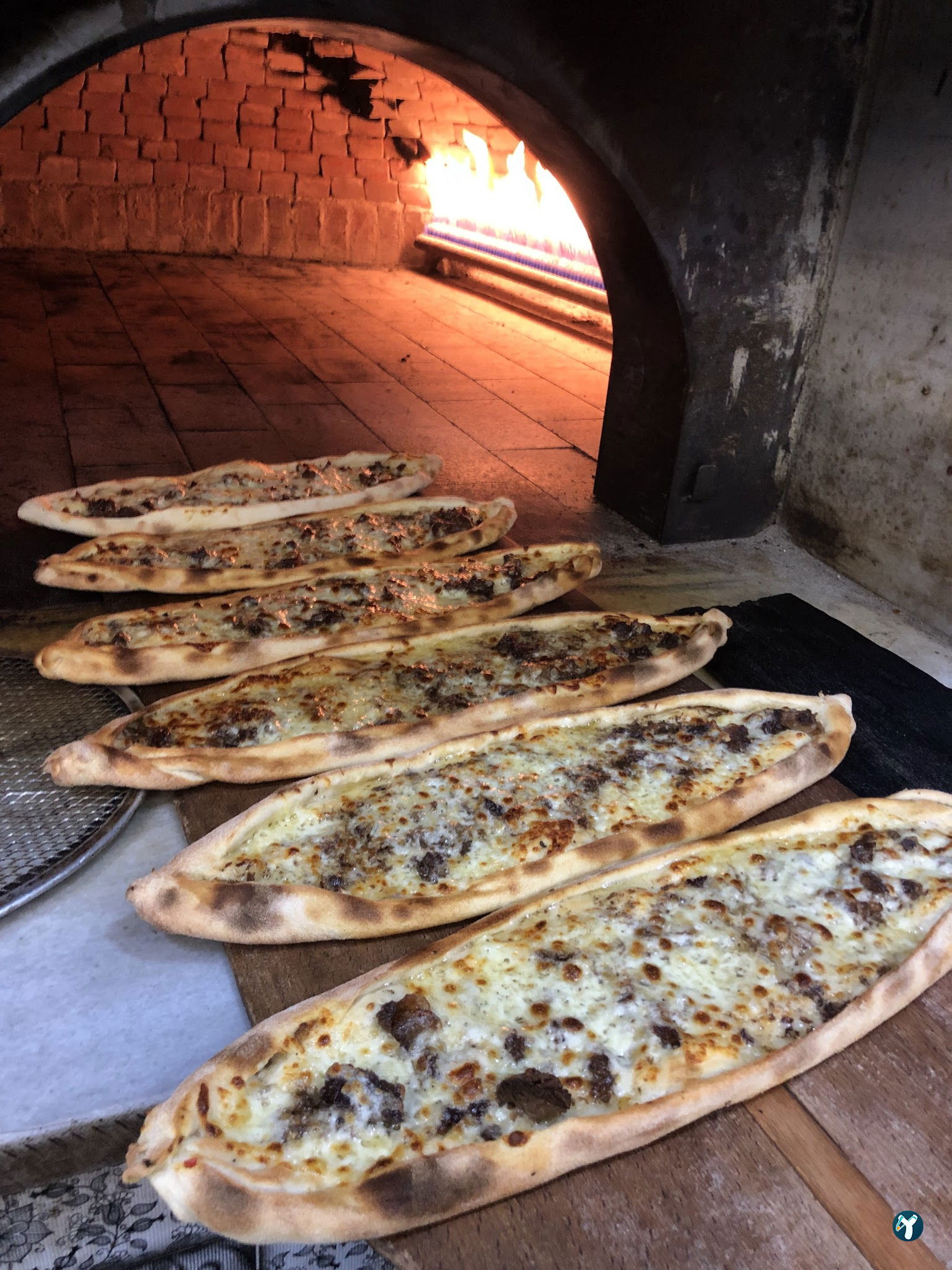 Hira Kebap Pide Lahmacun Ve Döner Salonu