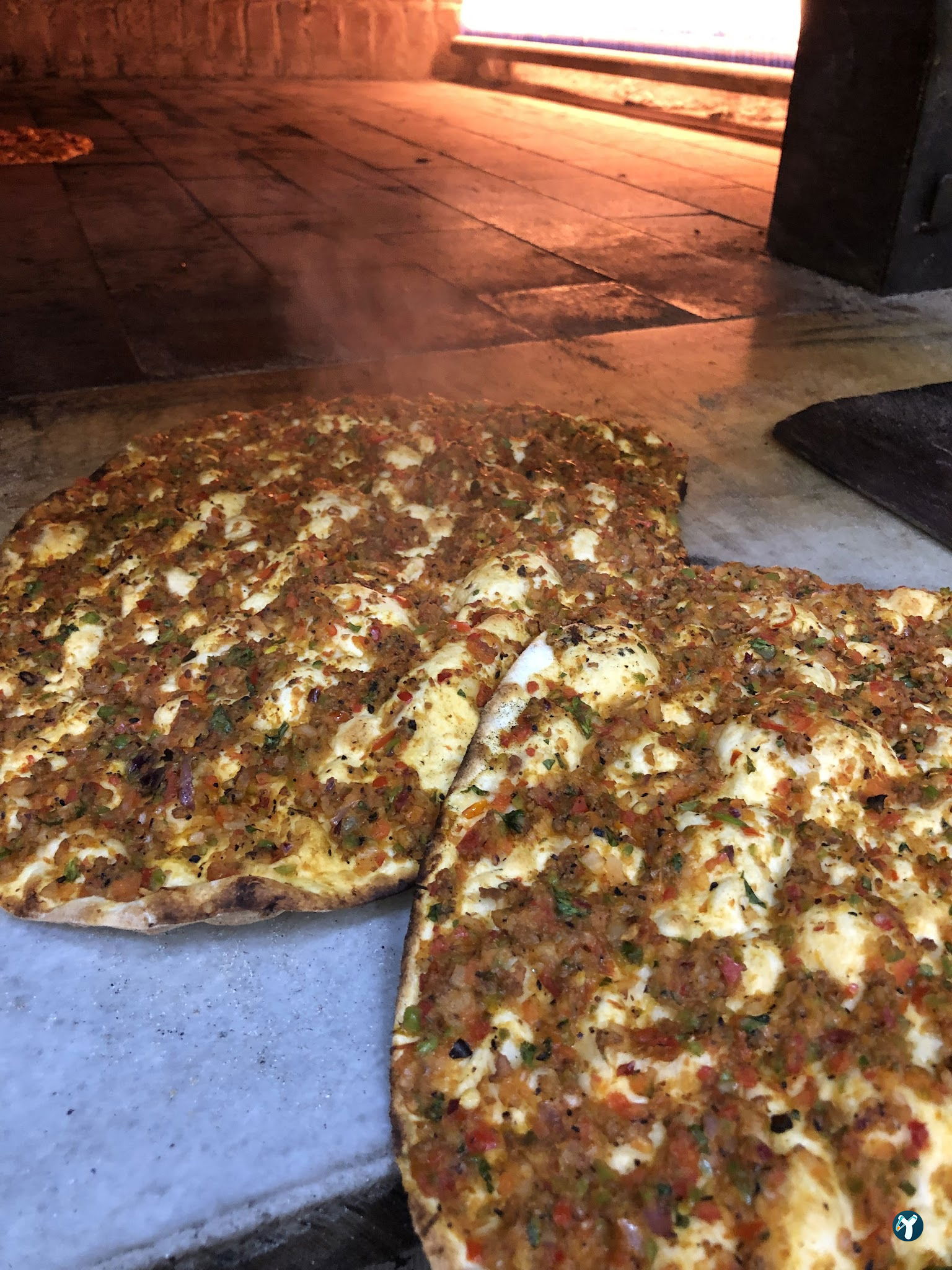 Hira Kebap Pide Lahmacun Ve Döner Salonu