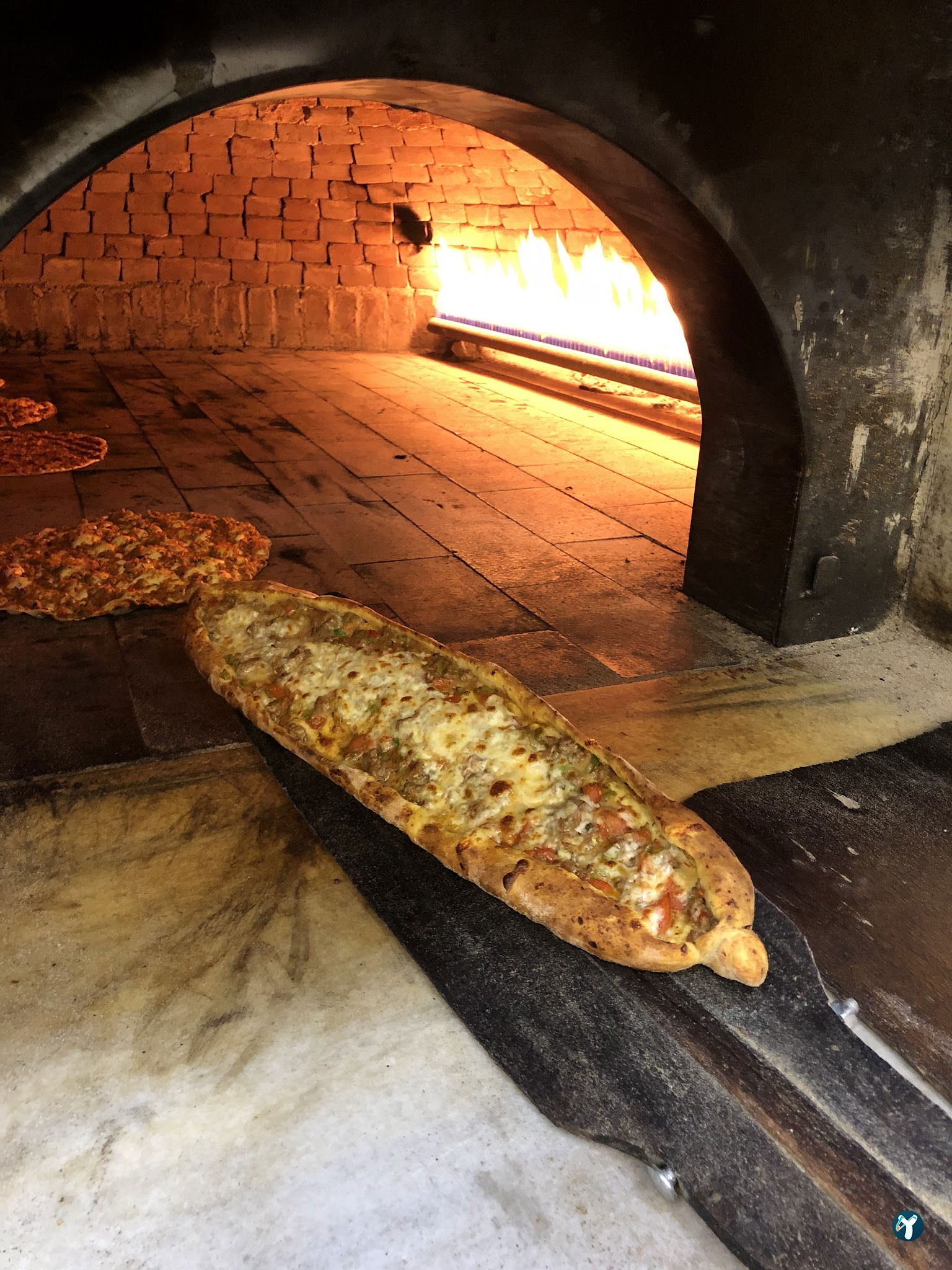 Hira Kebap Pide Lahmacun Ve Döner Salonu
