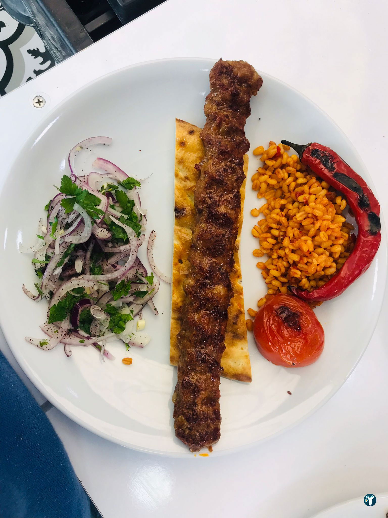 Hira Kebap Pide Lahmacun Ve Döner Salonu