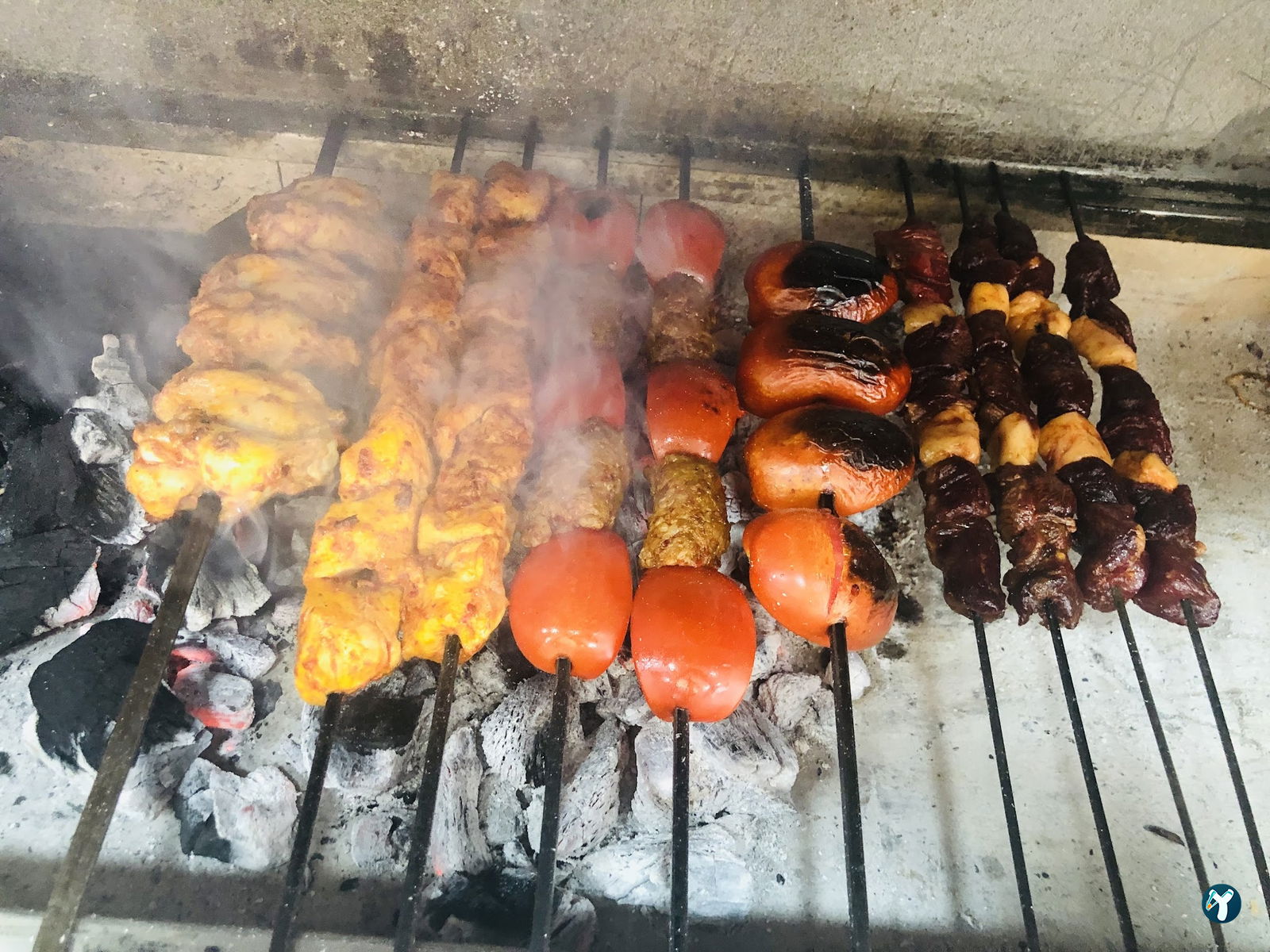 Hira Kebap Pide Lahmacun Ve Döner Salonu