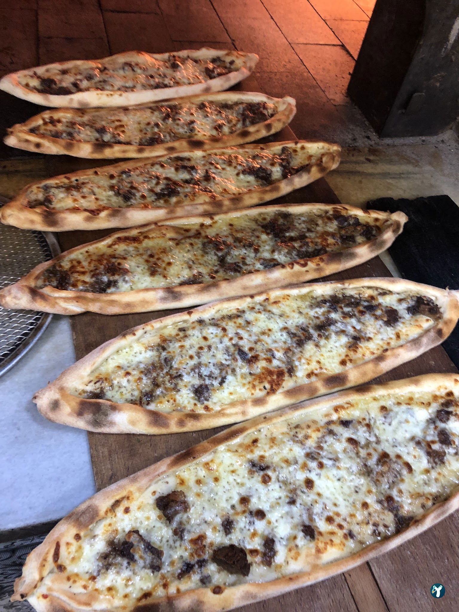 Hira Kebap Pide Lahmacun Ve Döner Salonu