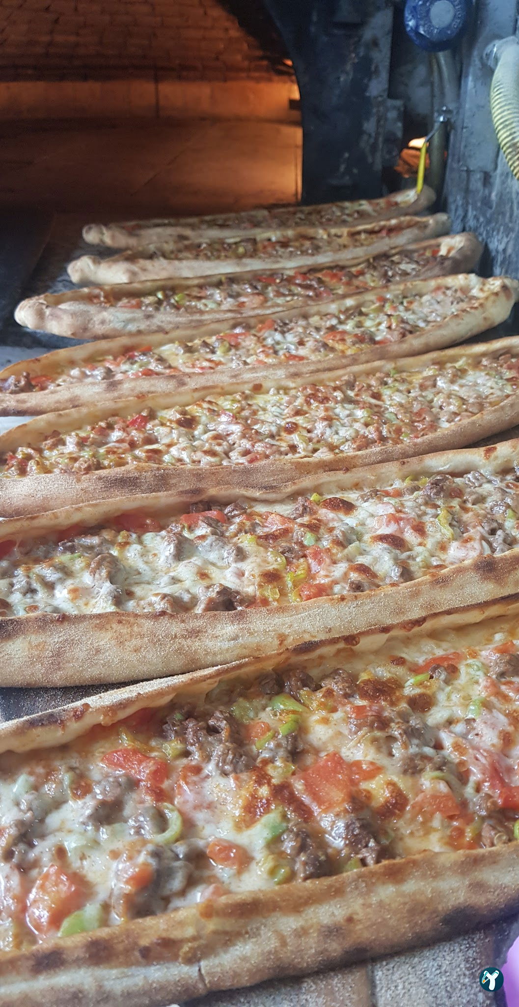 Hira Kebap Pide Lahmacun Ve Döner Salonu