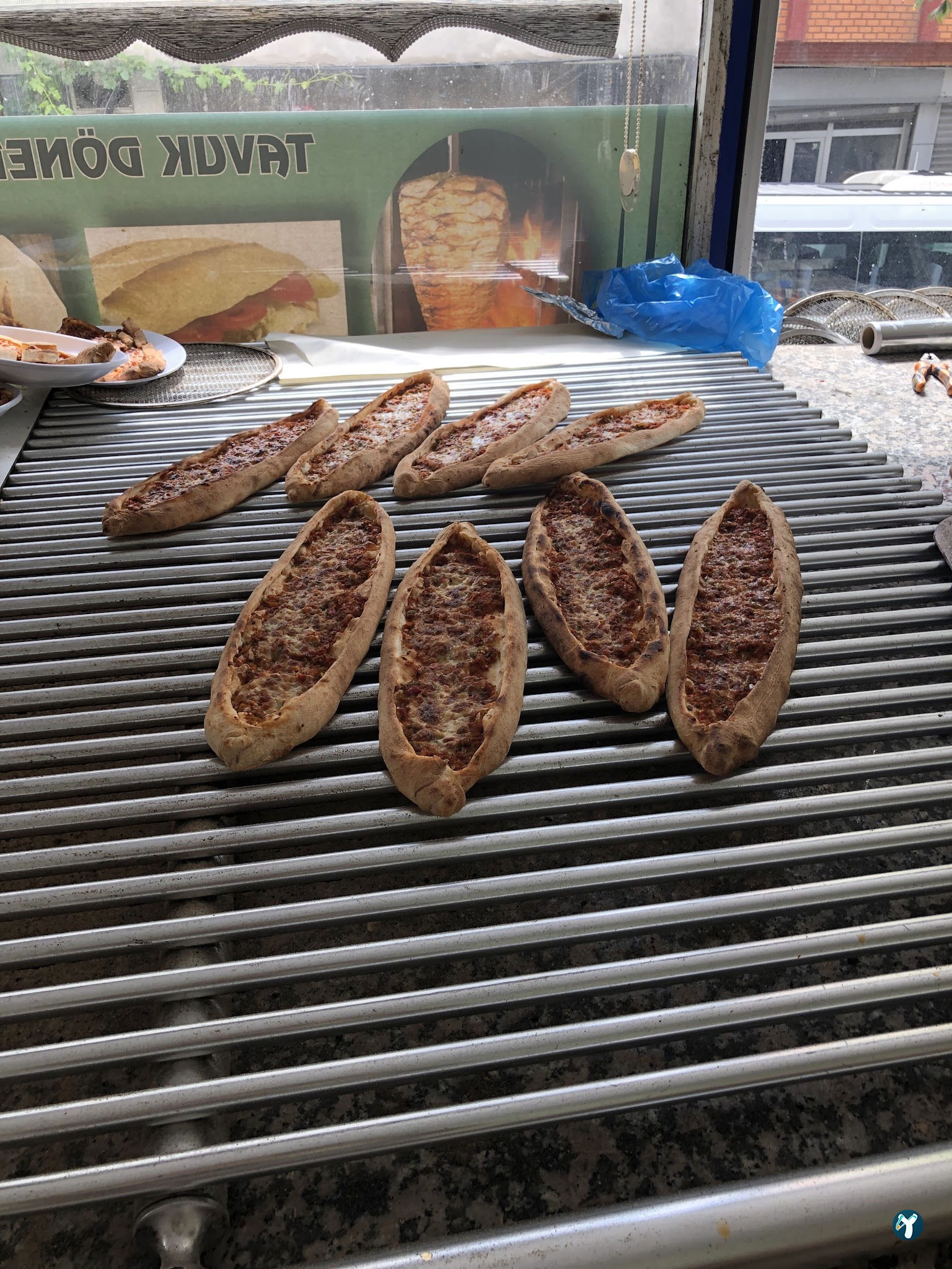 Hira Kebap Pide Lahmacun Ve Döner Salonu