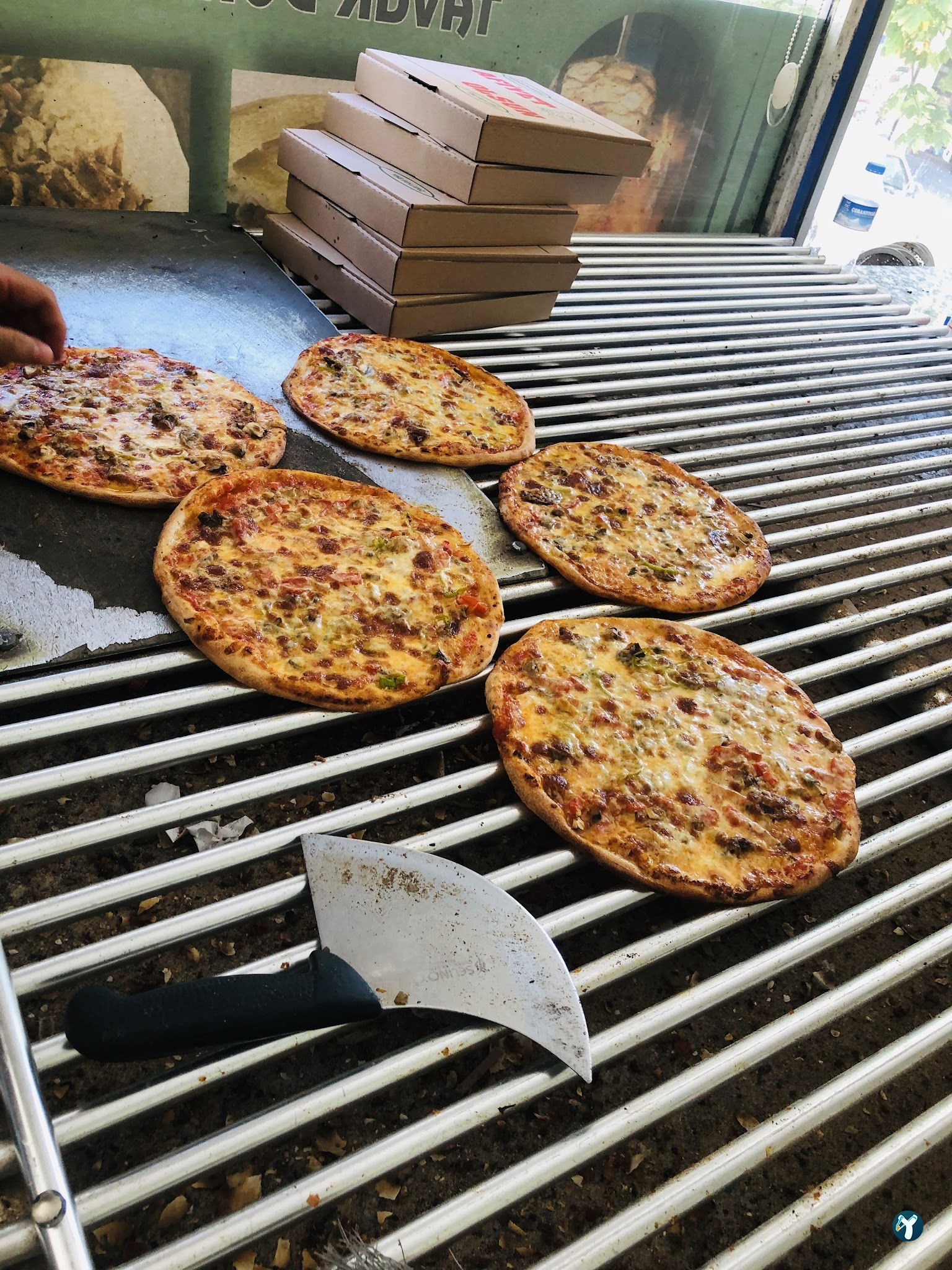 Hira Kebap Pide Lahmacun Ve Döner Salonu