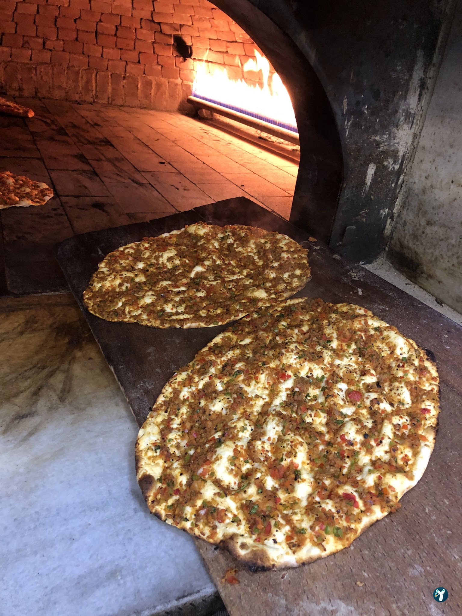 Hira Kebap Pide Lahmacun Ve Döner Salonu