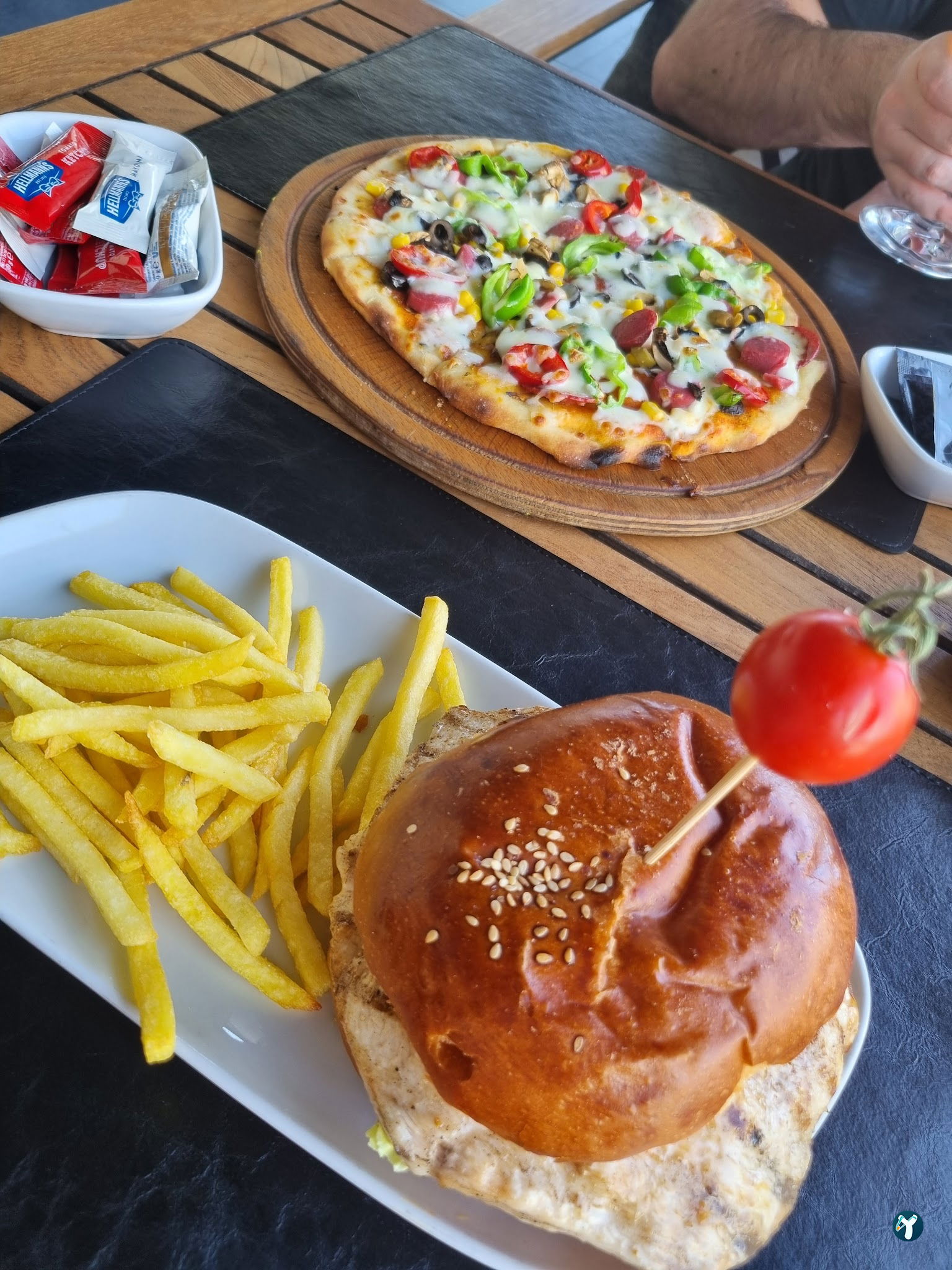 Mars Cafe Restaurant - Shisha Lounge Bar