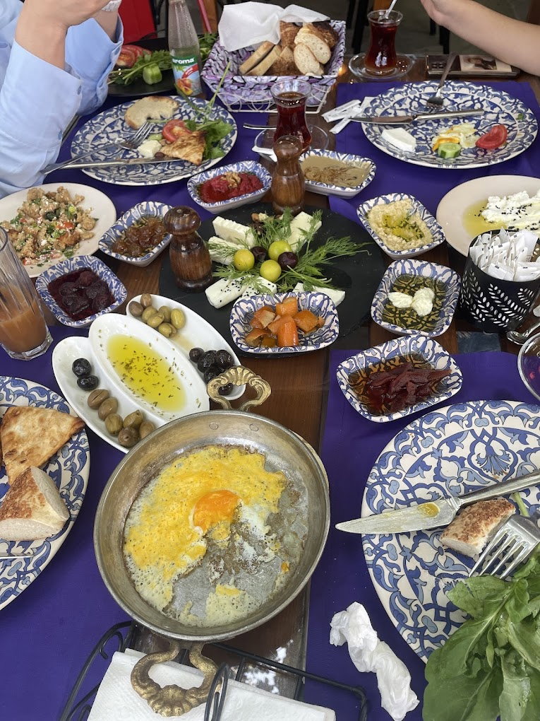 Mor Fesli Kafe ve Restoran