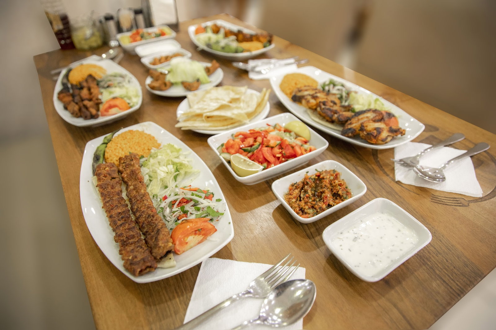 Hsn Oruçoğlu Kebap & Lahmacun & Köfte Salonu
