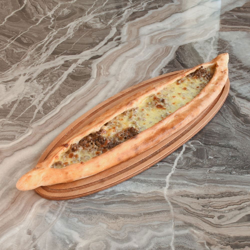 Kıymalı Kaşarlı Yumurtalı Pide