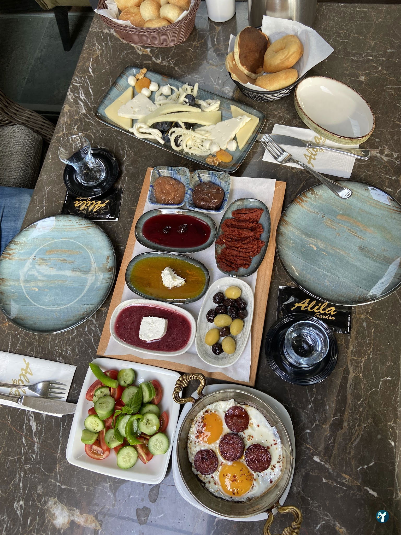 Alila Nargile Cafe