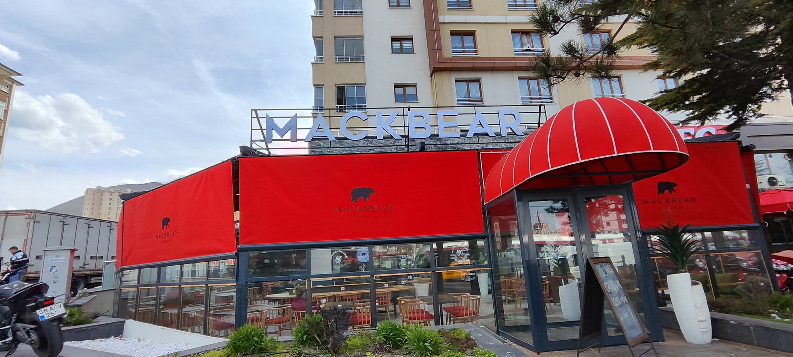 Mackbear Coffee Co. Talas