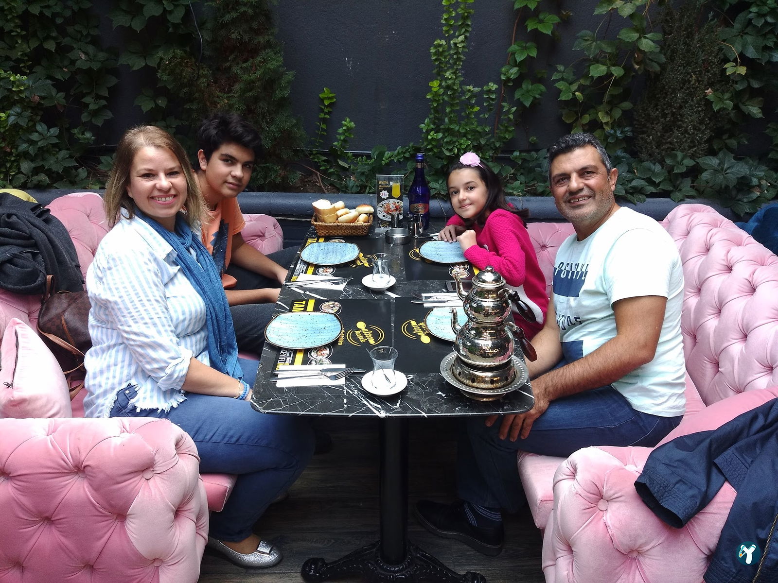 Mevzuu Cafe & Bistro Aşağı Eğlence Şube