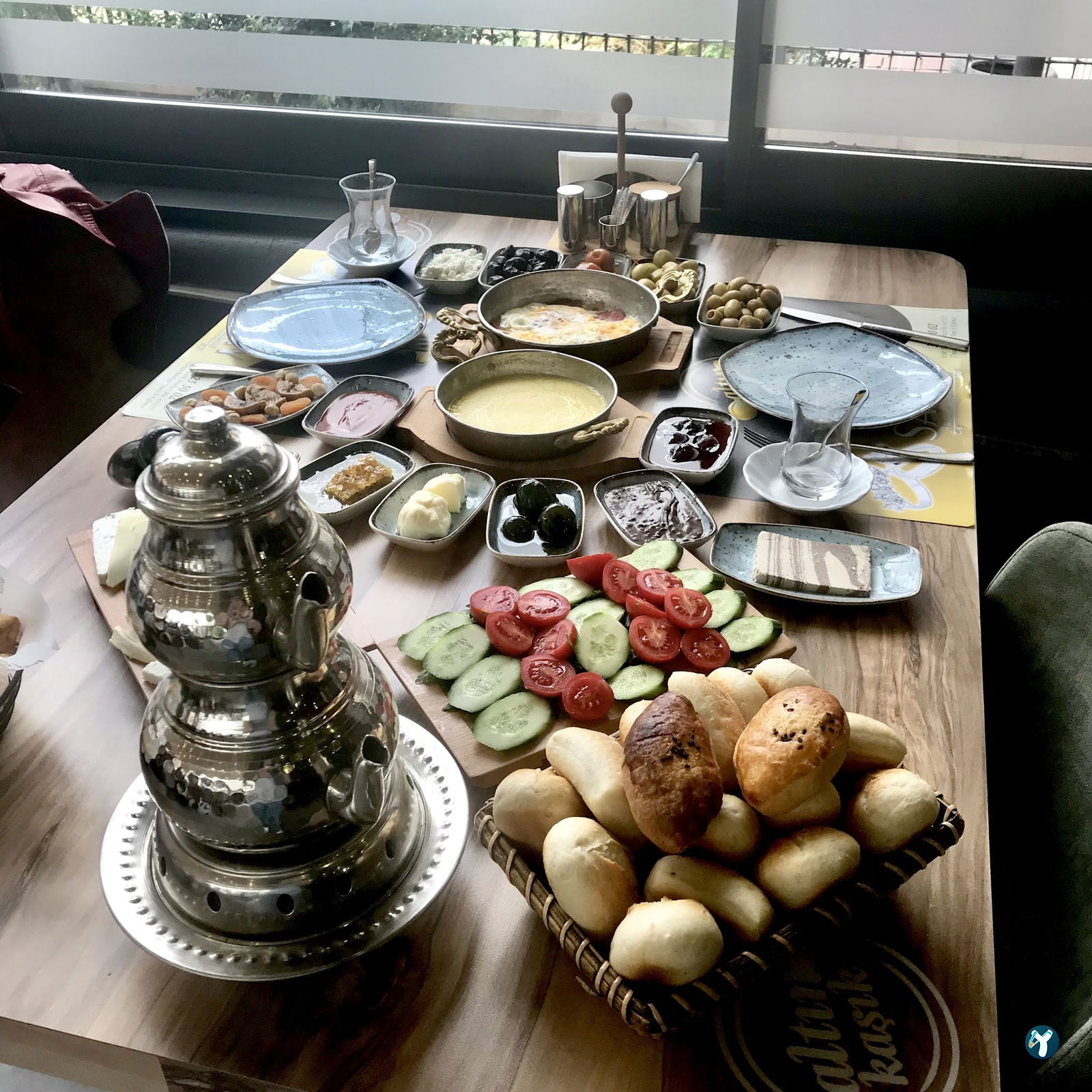 Mevzuu Cafe & Bistro Aşağı Eğlence Şube