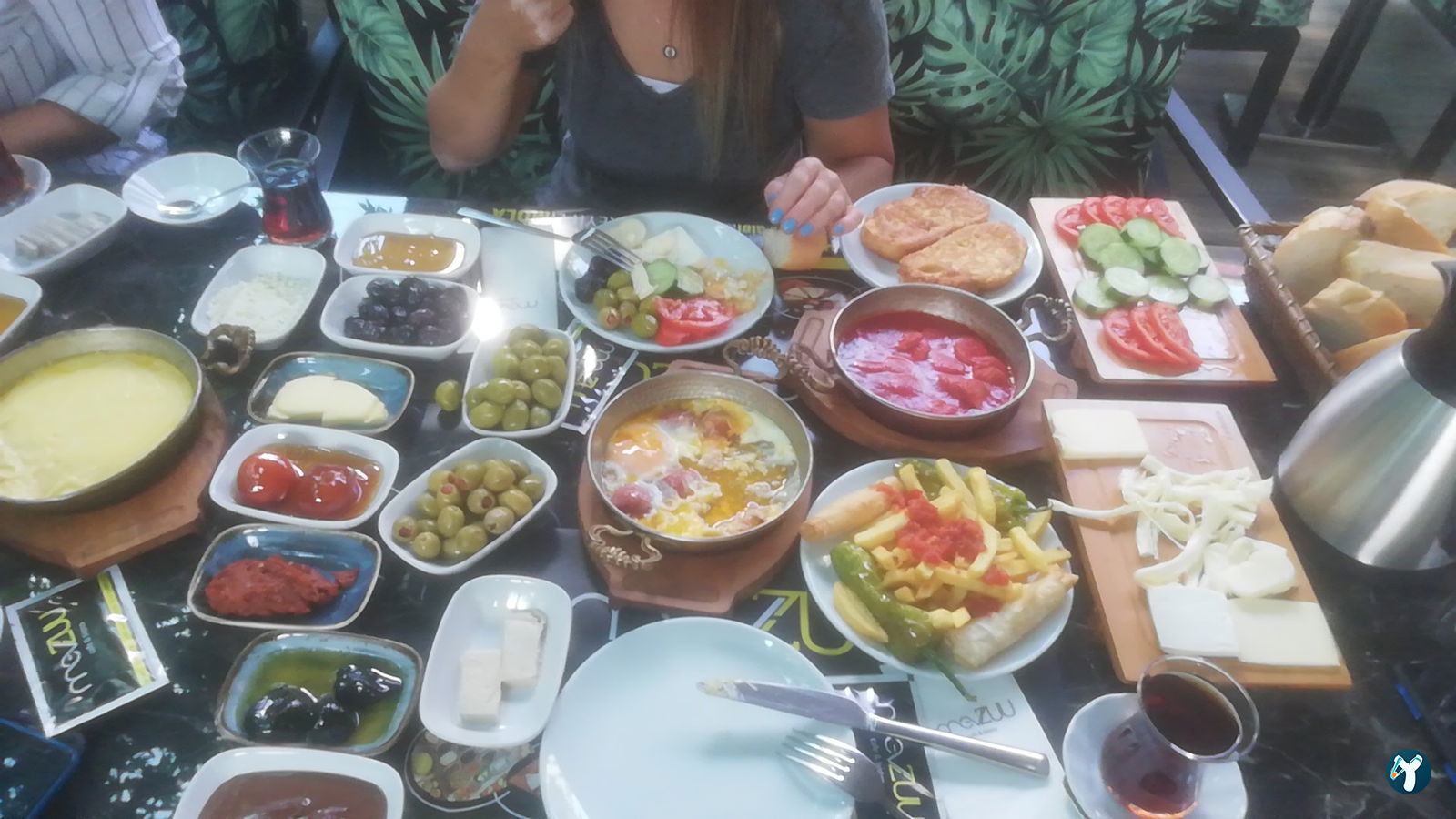 Mevzuu Cafe & Bistro Aşağı Eğlence Şube