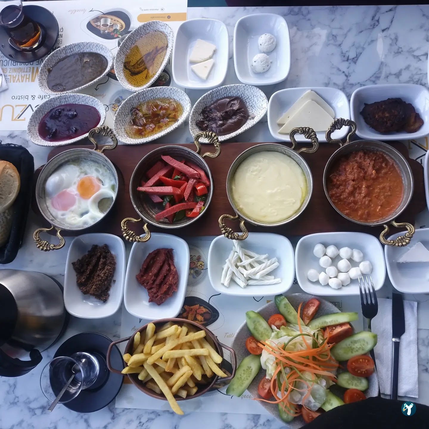 Mevzuu Cafe & Bistro Aşağı Eğlence Şube