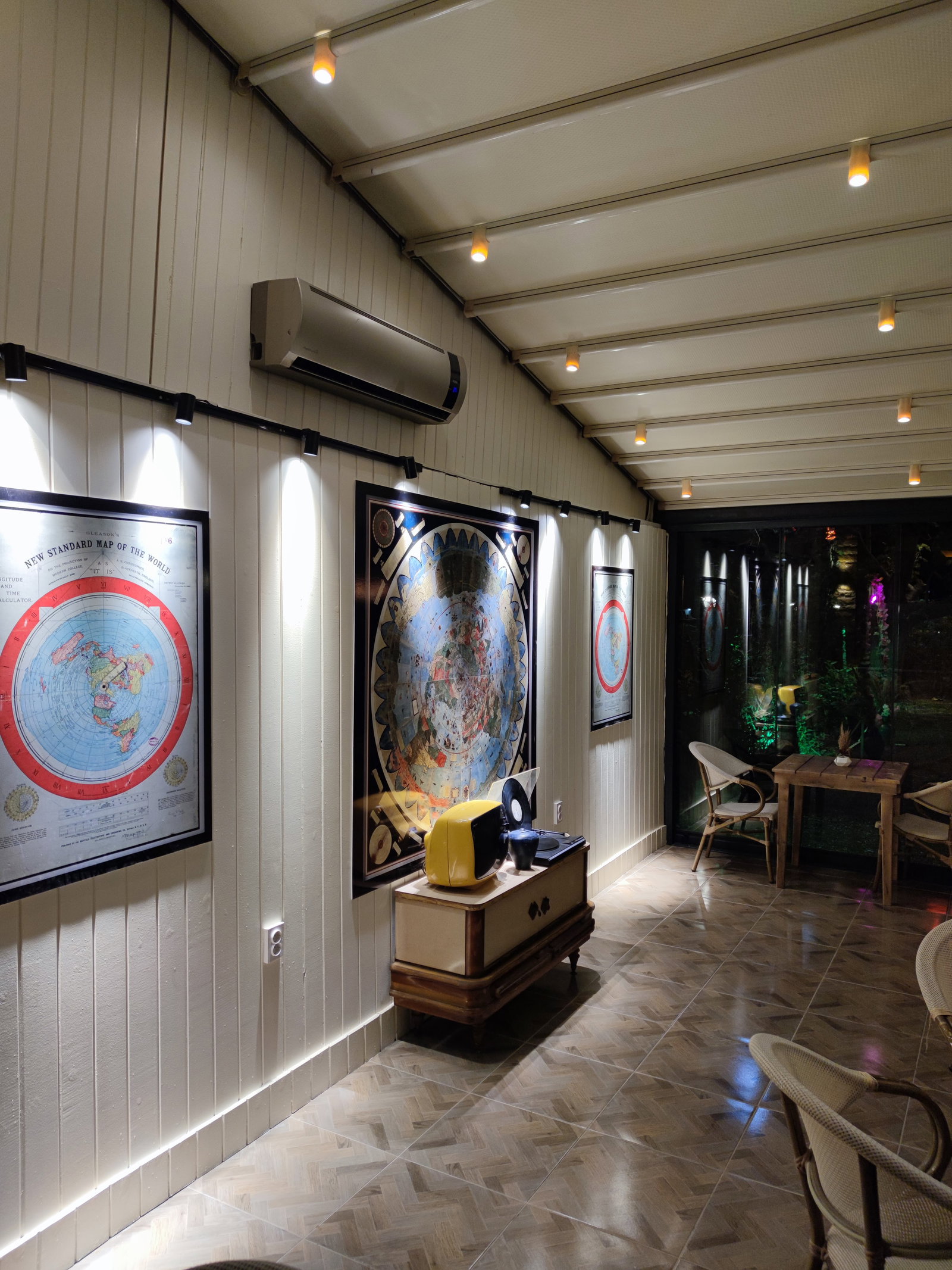 Anfora Lounge Bistro