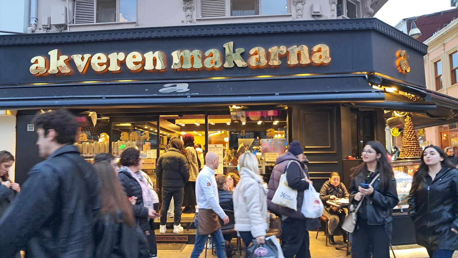 Akveren Makarna