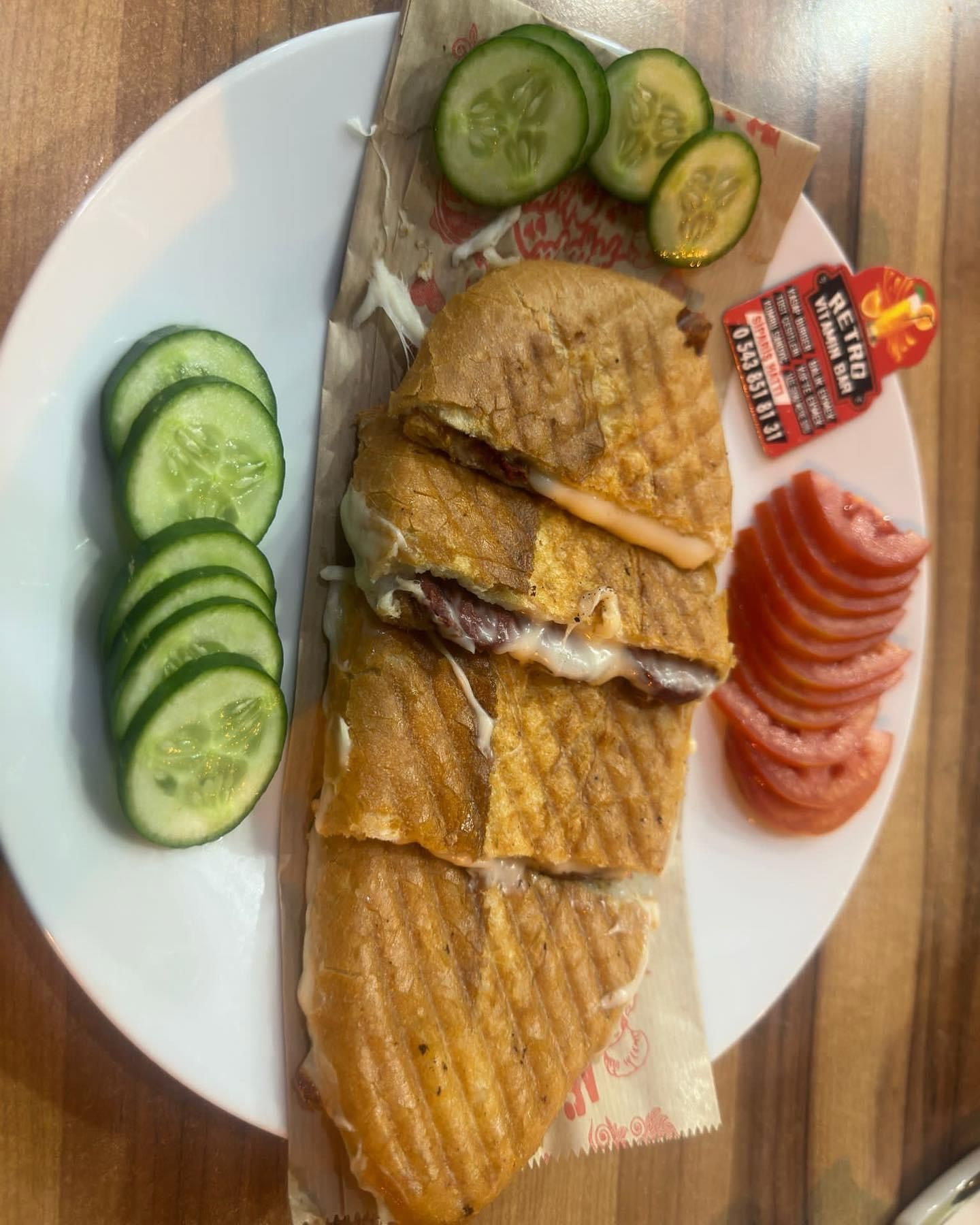 Retro Vi̇Tami̇N Bar & Fastfood