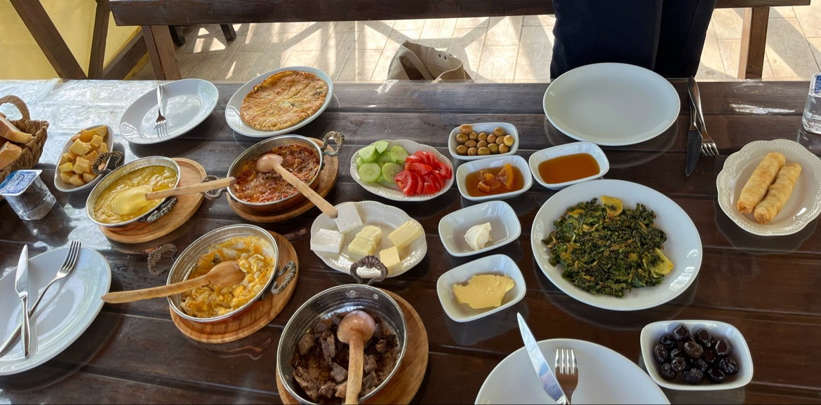 Meşelik Bahçe Serpme Kahvaltı & Et Mangal